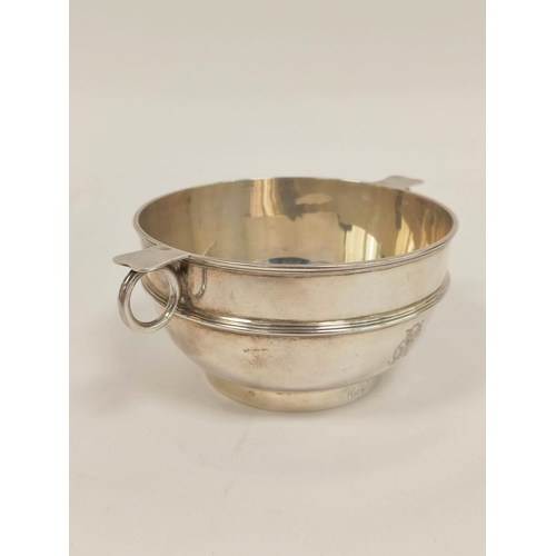 155 - Edwardian silver porringer bowl with twin flat top ring handles by Barracloughs, Chester 1908, 200g.