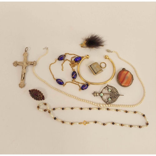 86 - Venetian glass egg necklet '375', a silver crucifix 1920, two pearl necklets and various items.