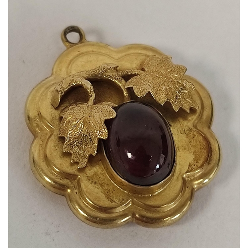 100 - Garnet locket pendant in gold, a Chinese oval medallion pendant and various gold and other items. 14... 