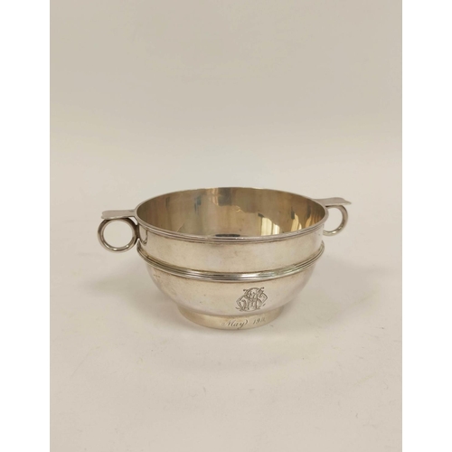 155 - Edwardian silver porringer bowl with twin flat top ring handles by Barracloughs, Chester 1908, 200g.