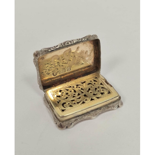 158 - Silver vinaigrette, engraved with waved sides, by David Pettifer, Birmingham 1848, 37mm x 25mm.