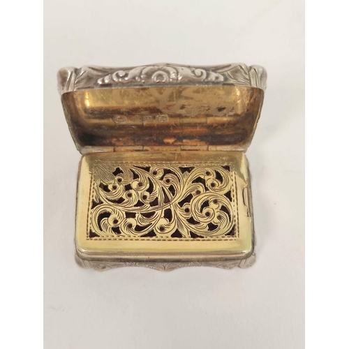 158 - Silver vinaigrette, engraved with waved sides, by David Pettifer, Birmingham 1848, 37mm x 25mm.