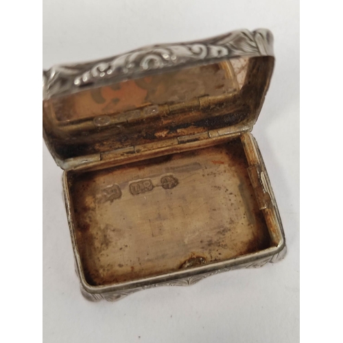 158 - Silver vinaigrette, engraved with waved sides, by David Pettifer, Birmingham 1848, 37mm x 25mm.