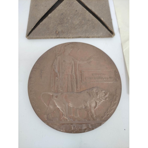 152 - WW1- Dead Man's Penny / Death Plaque awarded to William Hetherington. Complete with cardboard cover ... 