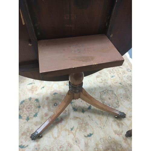 487 - Mahogany breakfast table, the circular snap-action top on a turned column and tripod supports, with ... 