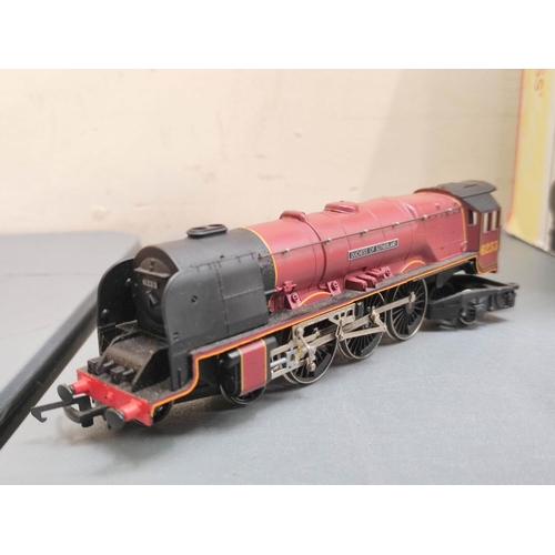 72 - Quantity of 00 gauge locomotives, rolling stock, track and scenery to include Hornby Dublo, Lima &am... 