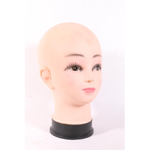 24 - Model head, 28cm.