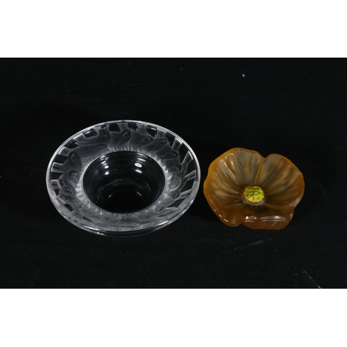 435 - Lalique of France glass dish with bird rim, etched 'Lalique R France' to the base, 9.5cm diameter, a... 