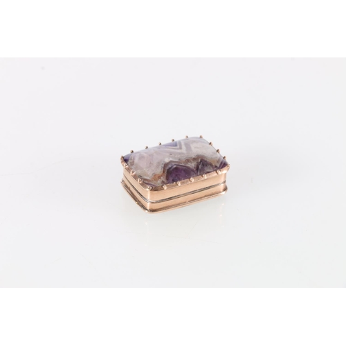 65 - Antique yellow metal vinaigrette, set with amethyst to top and bottom, 3cm long.