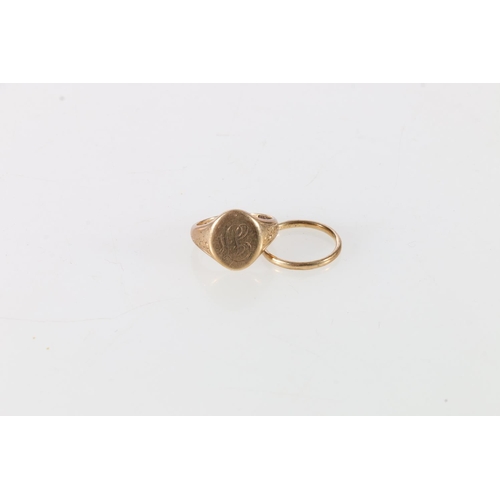 91 - 9ct yellow gold signet ring, size R, 7.3g, and a 9ct yellow gold wedding band, size P, 1.9g.