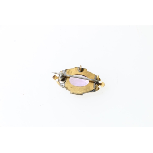 112 - Unhallmarked faceted amethyst set gold brooch, 4.5g.