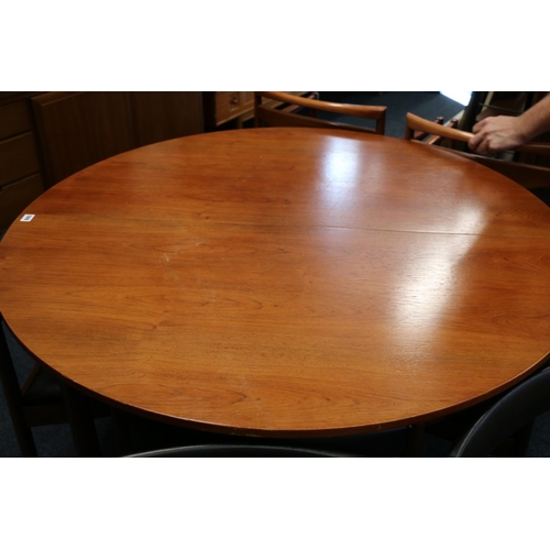 568 - Mackintosh of Kirkcaldy circular teak extending dining table, raised on straight supports, 123cm dia... 