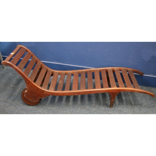 589 - Mid-century Heal & Son of London teak sun lounger, the base stamped pat. no. 25492, with loose c... 