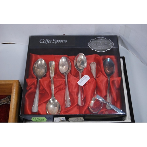 101 - Cased cutlery to include butter knives and coffee spoons, also a cutlery tray containing loose cutle... 