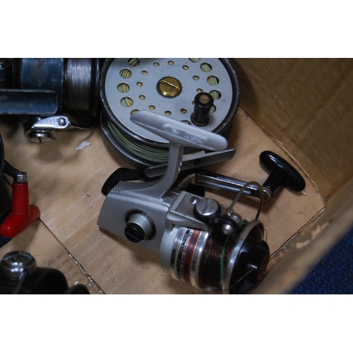 19 - Collection of fishing and boat reels to include Shakespeare Beaulite, Speedex Mastertime, Rimfly Mag... 