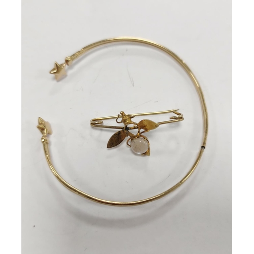 297 - Yellow metal star bracelet and a yellow metal bee brooch with moonstone-style inset.  (2)