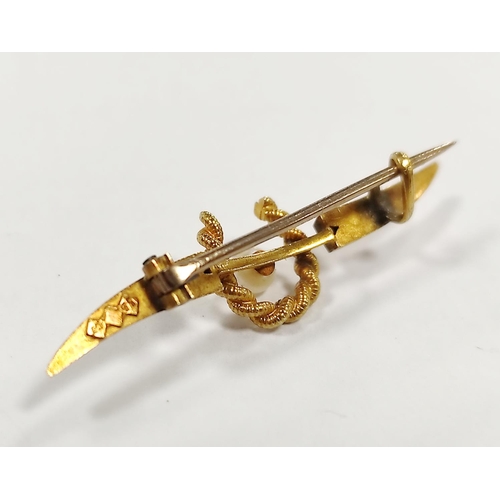 319 - 15ct gold and pearl brooch, 2g gross.