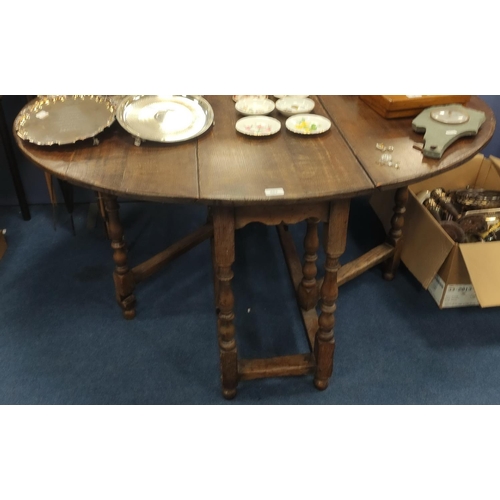 403 - Oak gate-leg table.