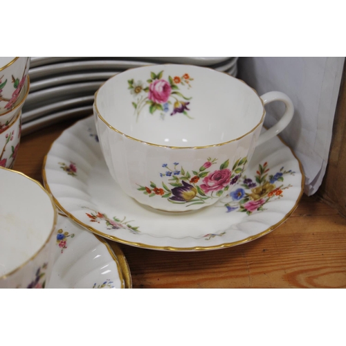 85 - Minton part tea set with floral decoration (21), Royal Worcester 'Roanoke' breakfast cups and saucer... 