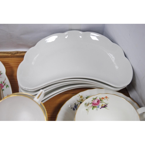 85 - Minton part tea set with floral decoration (21), Royal Worcester 'Roanoke' breakfast cups and saucer... 