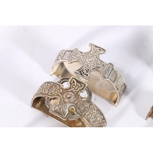 249 - Harlequin set of eight Scottish silver napkin rings in the form of stirrups with Iona Celtic ring cr... 