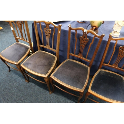 583 - Set of four mahogany splat back side chairs raised on cabriole supports.