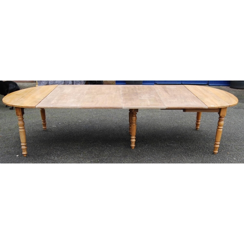 386 - French walnut extending dining table, with four additional leaves, on six turned supports, 67cm wide... 