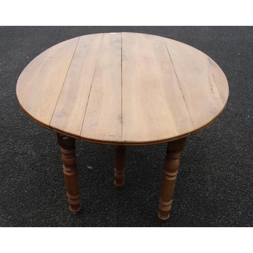 386 - French walnut extending dining table, with four additional leaves, on six turned supports, 67cm wide... 