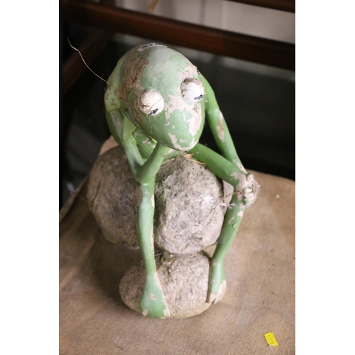 476 - Garden statue of Kermit the Frog, 39cm tall.