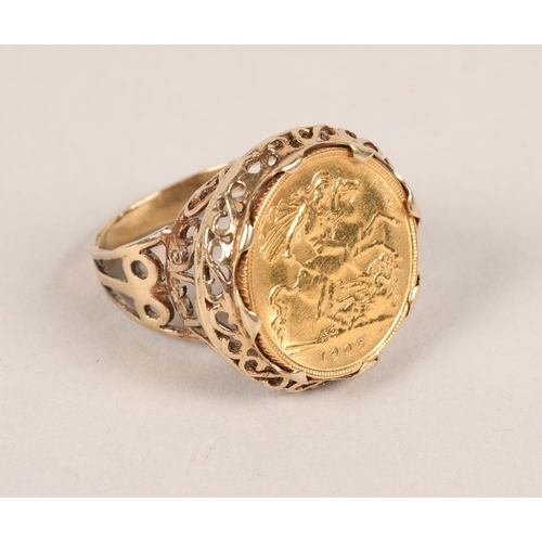112 - An Edward VII half  Sovereign coin set ring; gross weight 8.5g