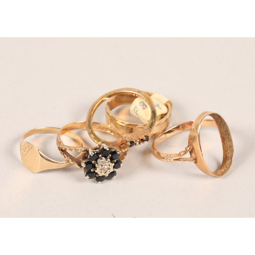 113 - Five 9 carat yellow gold and yellow metal rings to include a sapphire and diamond flower head cluste... 