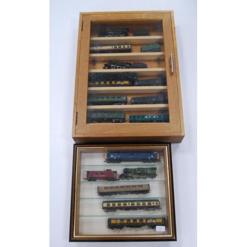 71 - Quantity of OO gauge model railway carriages and engines to include Flying Scotsman and others conta... 
