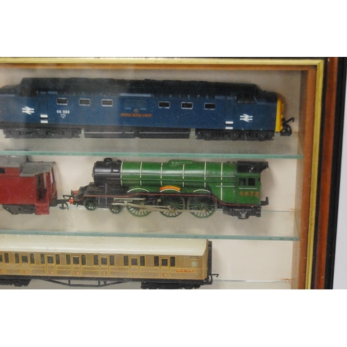 71 - Quantity of OO gauge model railway carriages and engines to include Flying Scotsman and others conta... 