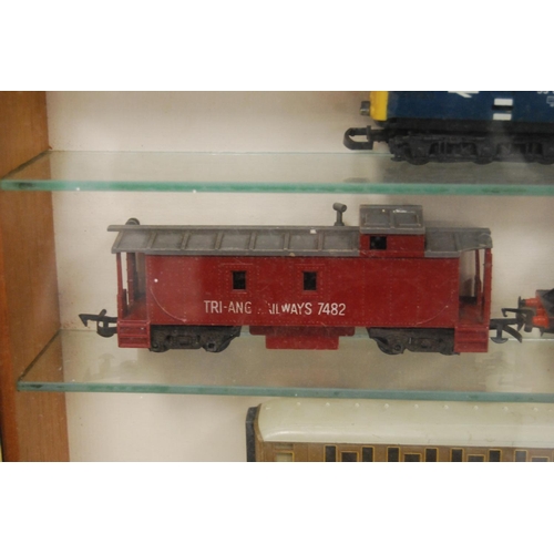 71 - Quantity of OO gauge model railway carriages and engines to include Flying Scotsman and others conta... 