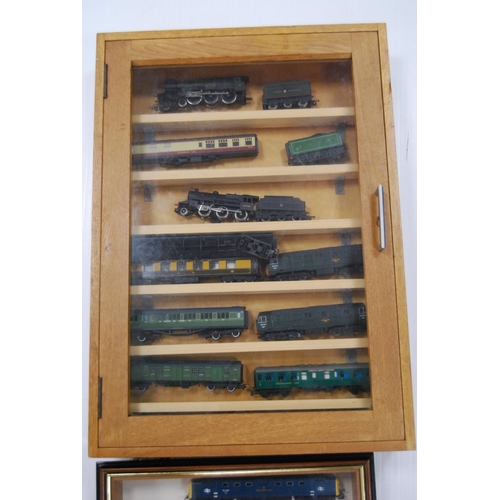 71 - Quantity of OO gauge model railway carriages and engines to include Flying Scotsman and others conta... 