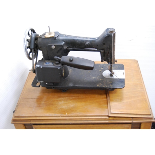 77 - Singer table sewing machine, no. 41671, instruction booklet and some accessories.