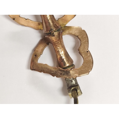 83 - 9ct gold heart-shaped bar brooch, 2.3g gross.