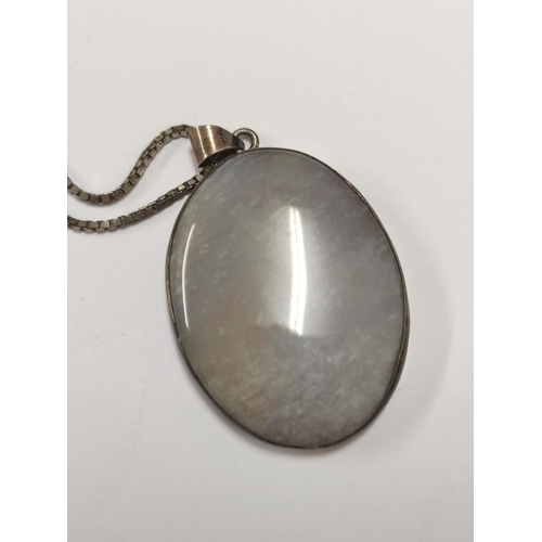 99 - Group of 925 silver to include a pair of Art Deco-style lapis-type earrings, agate-style pendant on ... 