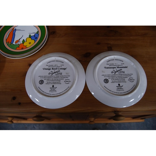 33 - Collection of ten assorted Wedgwood Clarice Cliff 'Bizarre' limited edition plates.&nbsp; (10)