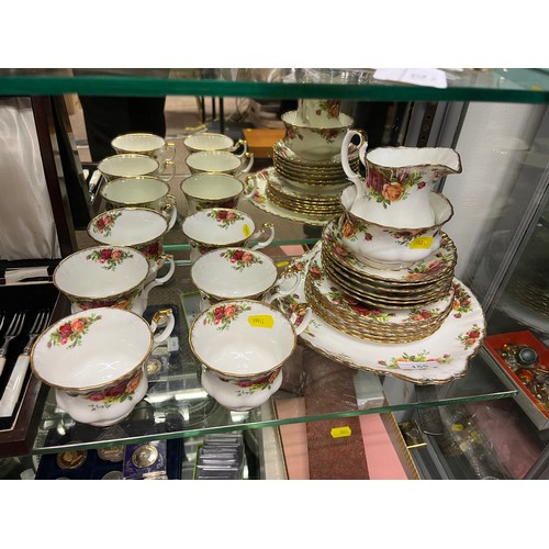 155 - Royal Albert Old Country Roses six person part teaset