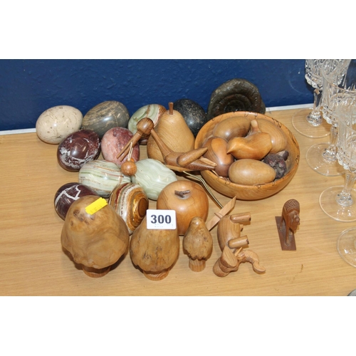 300 - Hardstone eggs, carved treen mushrooms, animal groups, etc.