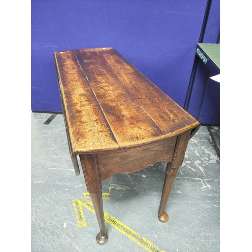 465 - 18th century oval oak drop leaf dining table on turned tapered supports with pad feet. W.118cm.