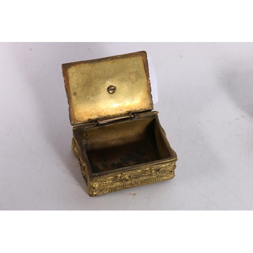 75G - Coin purse in the form of a toad and a brass stamp box with rabbit finial.