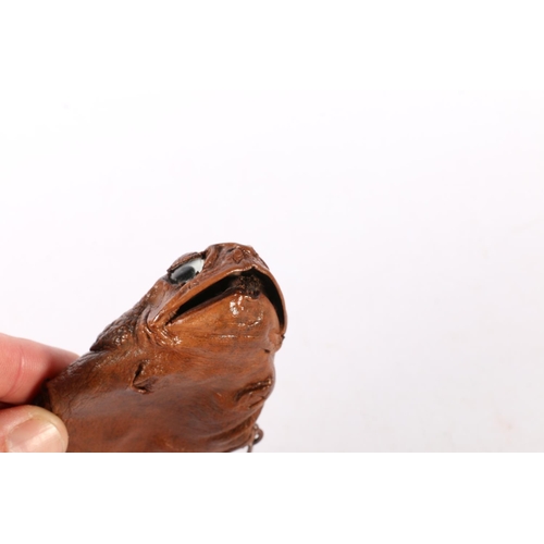 75G - Coin purse in the form of a toad and a brass stamp box with rabbit finial.