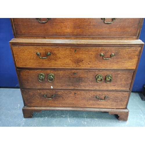 475 - George III oak chest on chest, the upper section with moulded pediment above two short and three lon... 