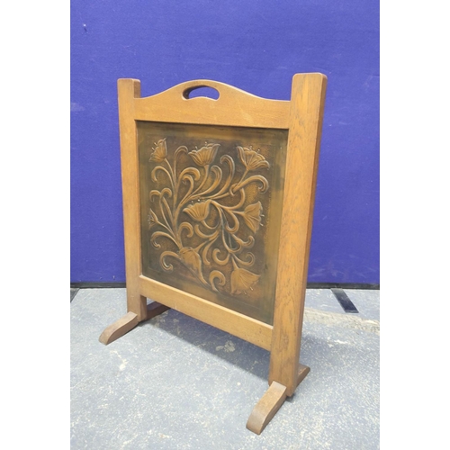 485 - Art Nouveau hammered copper firescreen, the panel decorated with entwined stylised flowerheads, 47cm... 