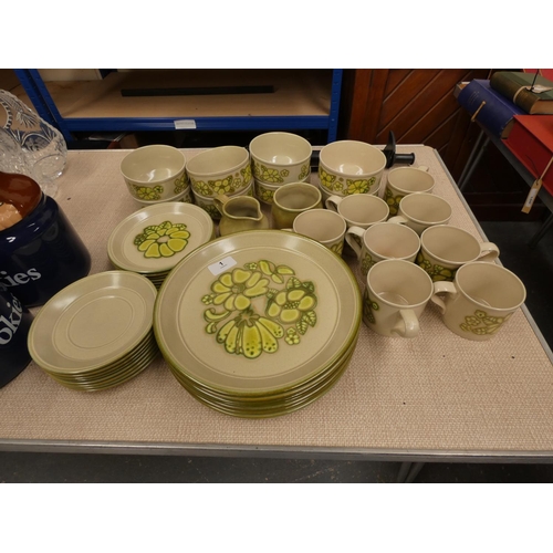 89 - Kiln Craft green floral dinner service.