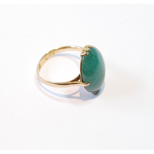 105 - Ring with oval cabochon jade, in Chinese gold, probably 18ct, size L.