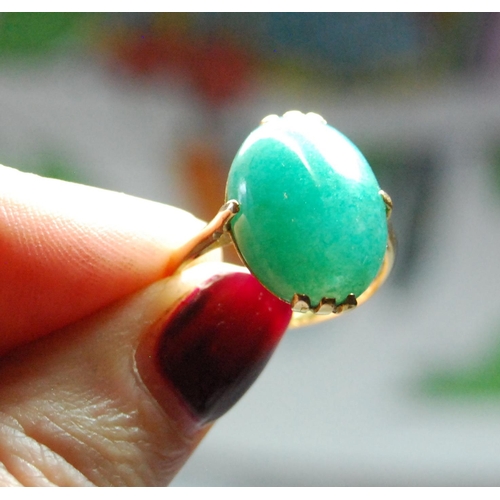 105 - Ring with oval cabochon jade, in Chinese gold, probably 18ct, size L.