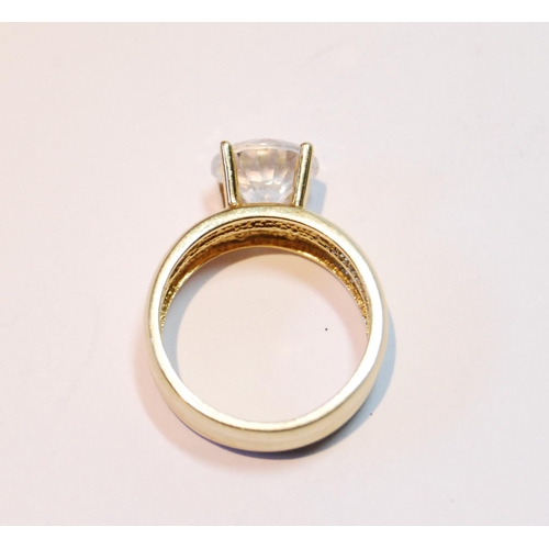 106 - Cubic zirconia ring with high four-claw setting, in gold, '14k', size L, 5.3g.